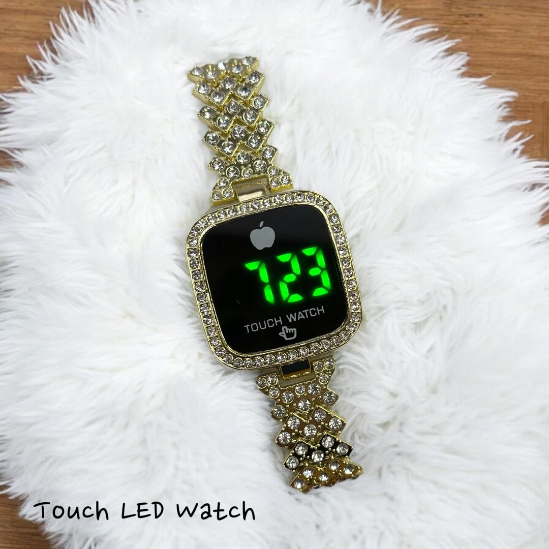 Stylish & Strong – Golden Stainless Steel Analogue Watch for Women