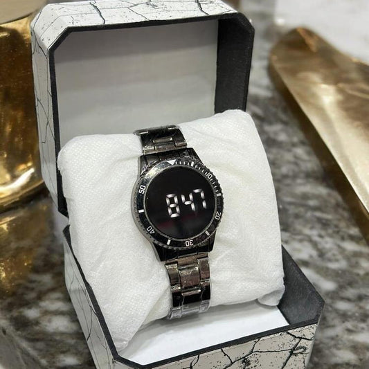 Classic Steel – Men’s Round Dial Chain Strap Watch
