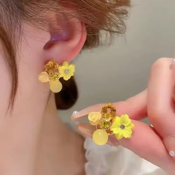 Flower Crystal Korean Earrings – Elegant Women’s Fashion